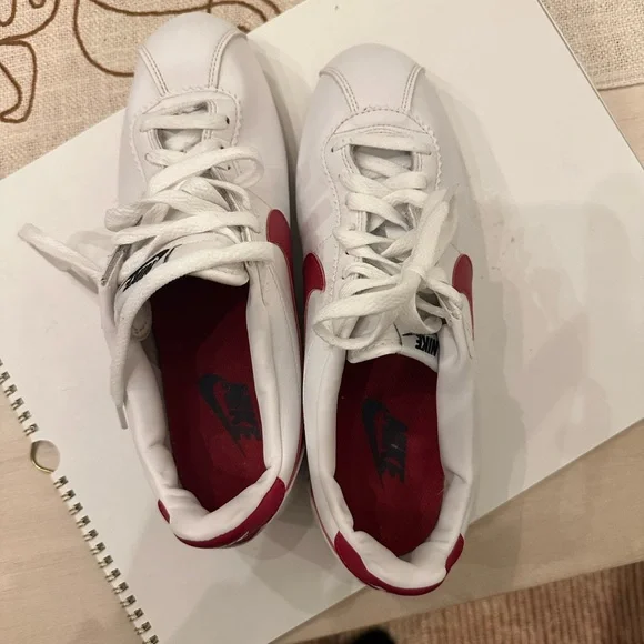 Nike Women’s Cortez (10) White and Red Sneakers with Blue Accent - Picture 4 of 5